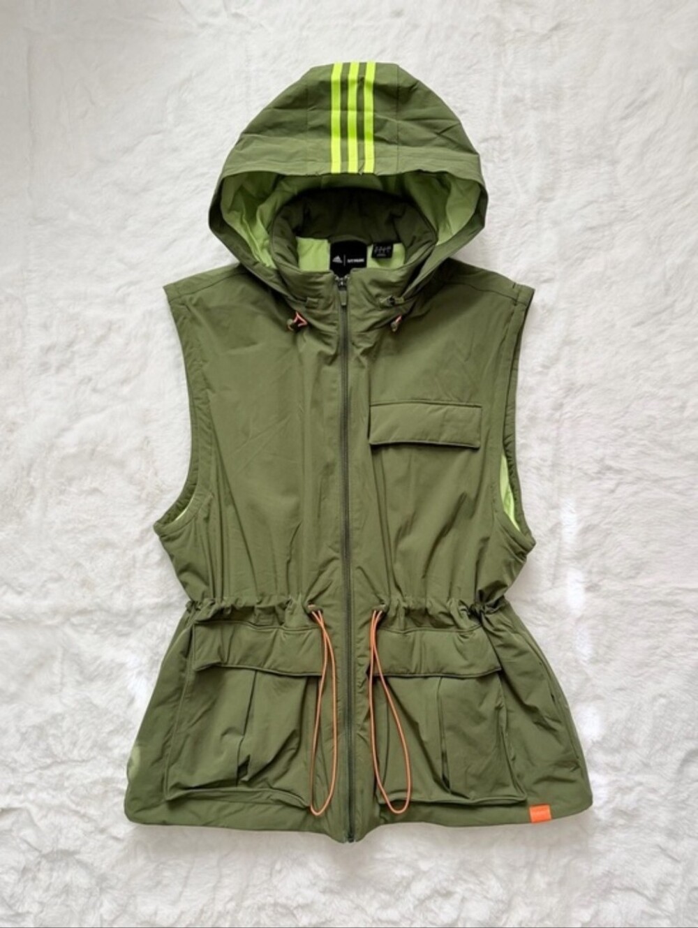 Adidas x Ivy Park | Park Trail Vest, Green | Unisex M - Picture 2 of 5